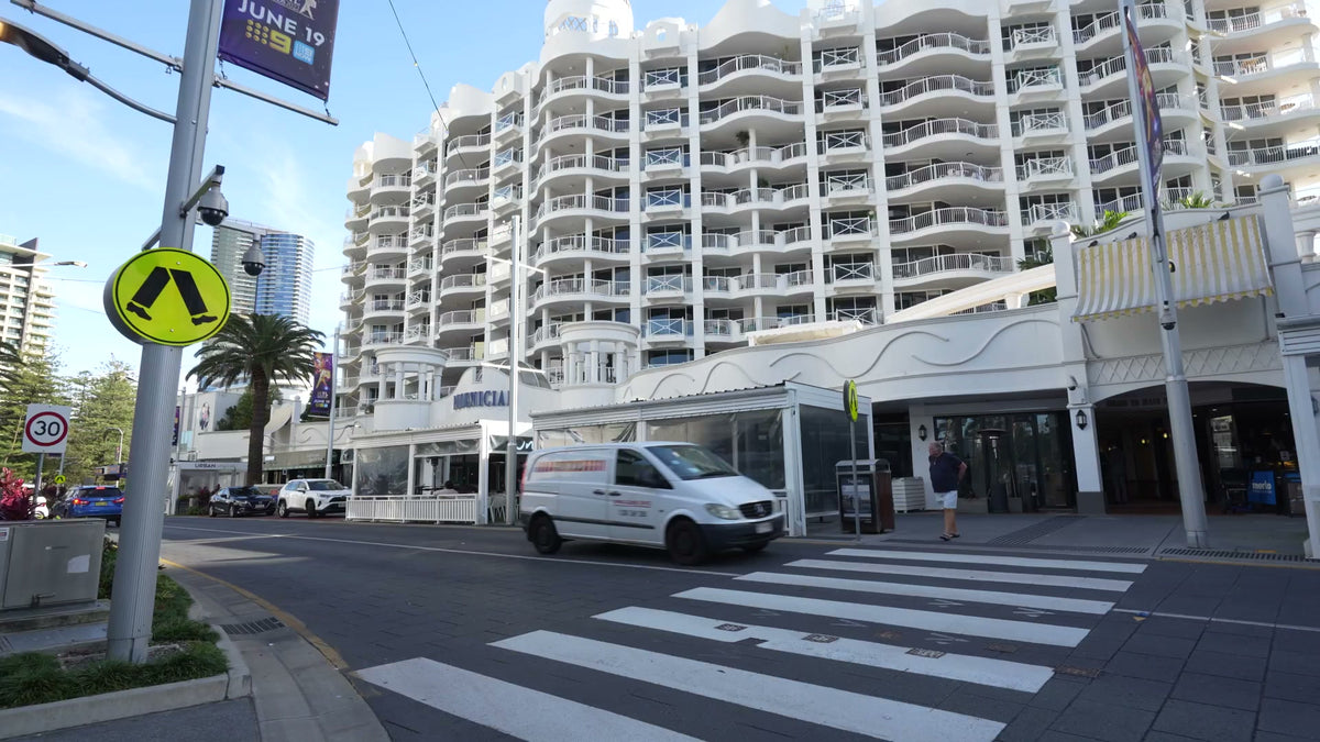 Shop 10, The Phoenician